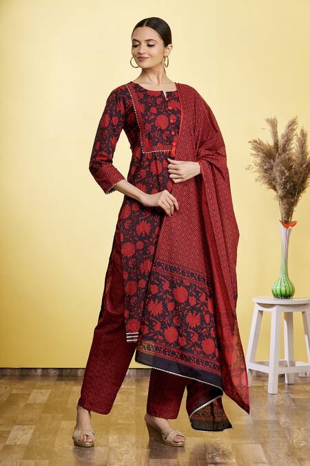 Women's Cotton Blend Printed Kurta Pant Dupatta Set -Ahika