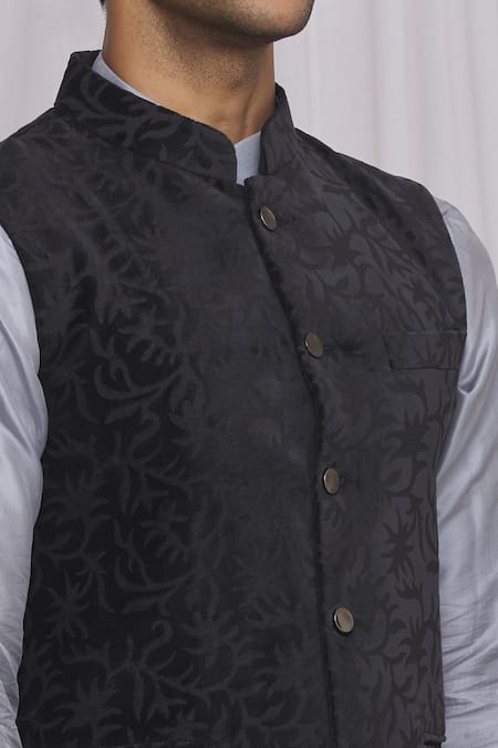 Amazon.com: Utsav Fashion Solid Color Velvet Nehru Jacket Black Size-28 :  Clothing, Shoes & Jewelry