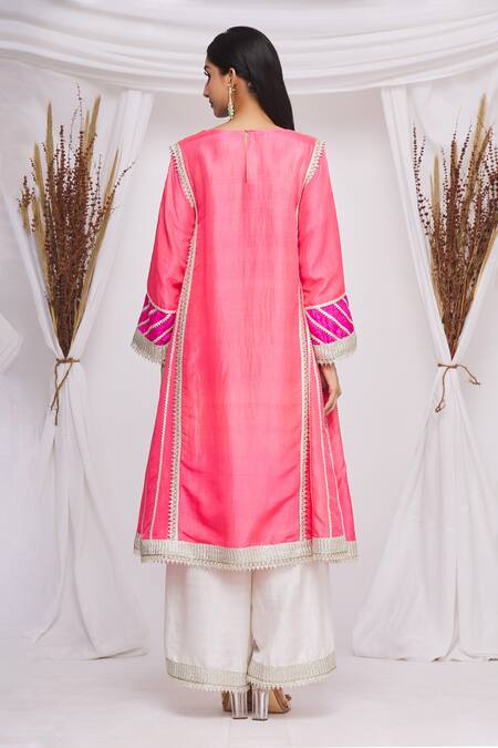 Ekta Singh Floral Embroidered V Neck Kurta Set 