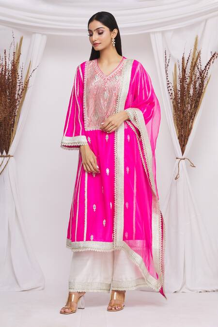 Ekta Singh_Pink Silk Sequin Motif V Neck Embroidered Kurta Set _Online_at_Aza_Fashions