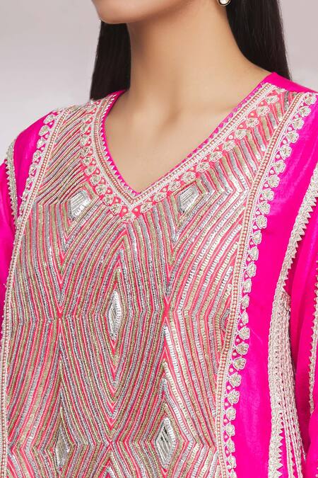 Ekta Singh_Pink Silk Sequin Motif V Neck Embroidered Kurta Set _at_Aza_Fashions