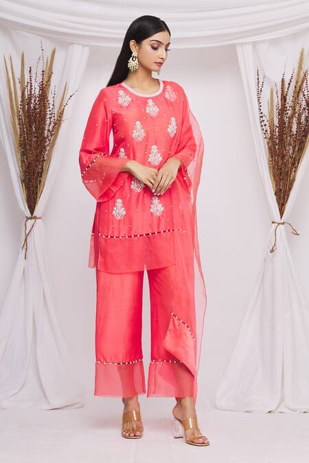 Ekta Singh_Pink Silk, Organza Floral Motifs Round Hand Embroidered Kurta Set _Online_at_Aza_Fashions