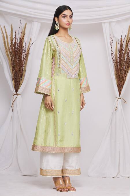 Ekta Singh_Green Silk, Organza Floral, Paisley Motifs Round Embroidered Kurta Set _Online_at_Aza_Fashions