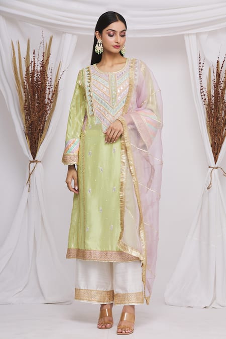 Ekta Singh Paisley Embroidered Kurta Set 