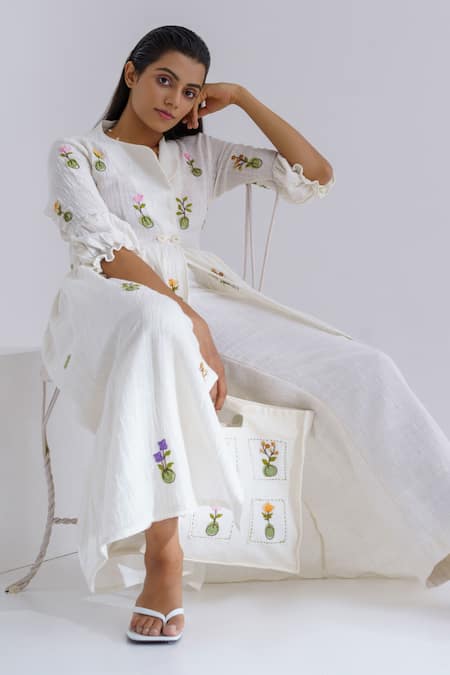 Buy_The Right Cut_White Handloom Cotton Floral Motifs Lapel Collar Anarkali And Pant Set _Online_at_Aza_Fashions