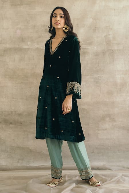 Buy_Sureena Chowdhri_Green Silk Velvet Embroidery Thread V Neck Kurta Pant Set _Online_at_Aza_Fashions