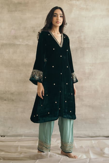 Shop_Sureena Chowdhri_Green Silk Velvet Embroidery Thread V Neck Kurta Pant Set _Online_at_Aza_Fashions