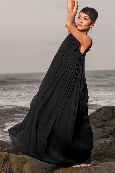 Therealb Black 100% Chiffon V Neck Pleated Gown Online at Aza Fashions Therealb_Black 100% Chiffon V Neck Pleated Gown_Online_at_Aza_Fashions