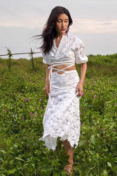 Buy Therealb White 100% Cotton Floral Motifs V Neck Embroidered Skirt Set Online at Aza Fashions Buy_Therealb_White 100% Cotton Floral Motifs V Neck Embroidered Skirt Set_Online_at_Aza_Fashions