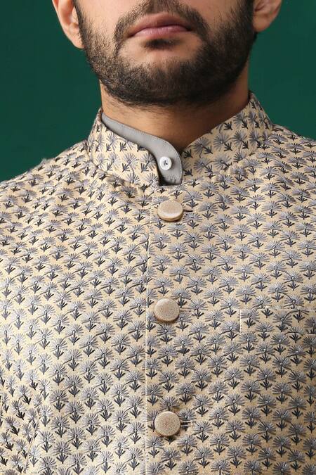 Buy Minaki Green Stretch Poly Silk Floral Embroidered Bundi And Kurta Set Online at Aza Fashions Buy_Minaki_Green Stretch Poly Silk Floral Embroidered Bundi And Kurta Set _Online_at_Aza_Fashions