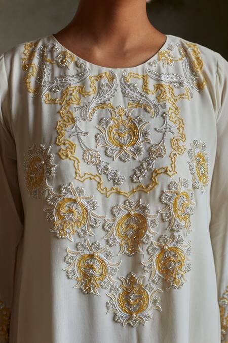 Shop Radha Sharma White Georgette Embroidered Floral Flared Sleeves Kurta Pant Set Online at Aza Fashions Shop_Radha Sharma_White Georgette Embroidered Floral Flared Sleeves Kurta Pant Set _Online_at_Aza_Fashions