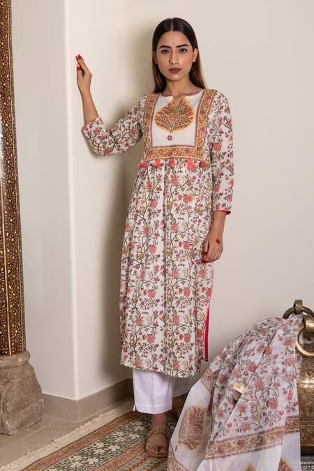 Inara Jaipur_White Cotton Printed Block Round Notched Kurta Set_Online_at_Aza_Fashions