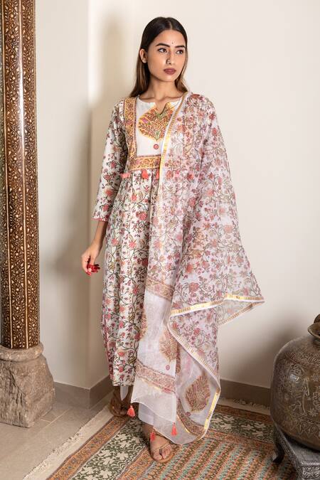 Buy_Inara Jaipur_White Cotton Printed Block Round Notched Kurta Set_Online_at_Aza_Fashions