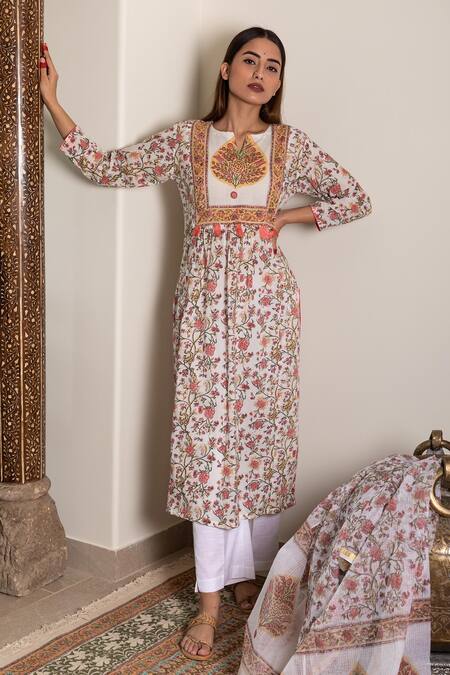Shop_Inara Jaipur_White Cotton Printed Block Round Notched Kurta Set_Online_at_Aza_Fashions