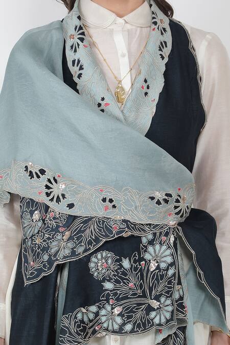 Jajaabor White Chanderi And Organza Thread & Sequin Draped Gilet & Kurta Set at Aza Fashions Jajaabor_White Chanderi And Organza Thread & Sequin Draped Gilet & Kurta Set _at_Aza_Fashions