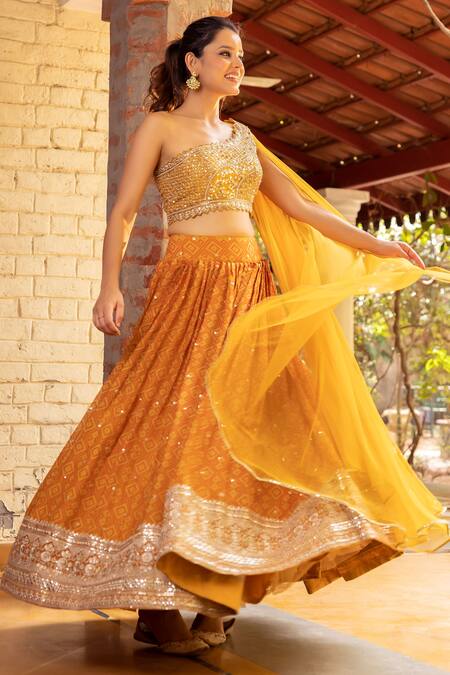 Basanti - Kapde Aur Koffee_Yellow Raw Silk, Net, Georgette Bandhani Print, Draped Choli And Lehenga Set_Online_at_Aza_Fashions