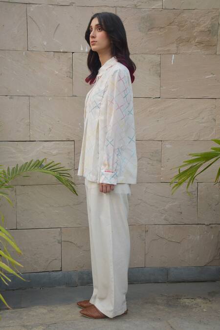 Tahweave_White Handloom Cotton Checkered, Thread Work Straight Collar Shirt_Online_at_Aza_Fashions