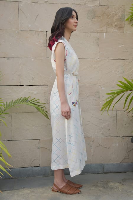 Tahweave_White Handloom Cotton Checkered, Thread Work Shawl Collar Wrap Style Dress _Online_at_Aza_Fashions