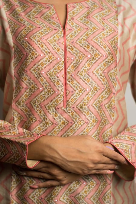 Turaja_Beige Pure Chanderi Embroidered Chevron Notched Printed Kurta_Online_at_Aza_Fashions