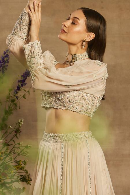 Shop Awigna White Organza Floral Motifs Square Neck Aarfa Gathered Lehenga Set Online at Aza Fashions Shop_Awigna_White Organza Floral Motifs Square Neck Aarfa Gathered Lehenga Set_Online_at_Aza_Fashions