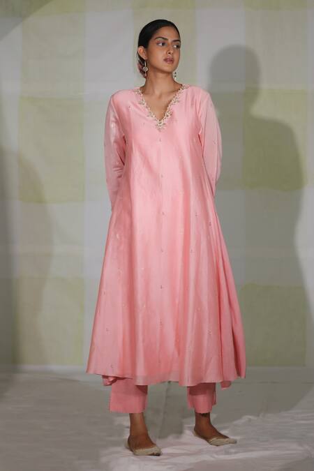 Deep Thee_Pink Chanderi Organza Floral Motifs V Neck Hand Embroidered Kurta Set _Online_at_Aza_Fashions