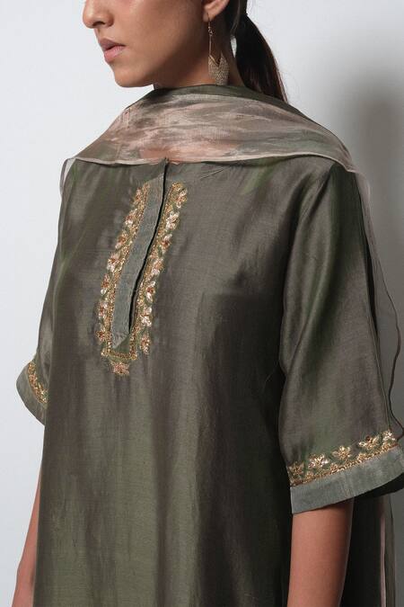 Bhavik Shah_Green Dupatta , Kurta Handwoven , Pant Cotton Set _at_Aza_Fashions