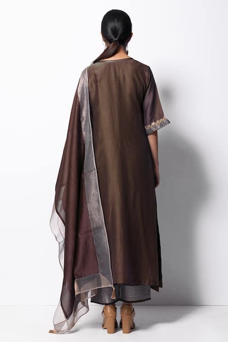 Shop Bhavik Shah Brown Kurta Handwoven Chanderi Stole Chanderi Pant Cotton Set at Aza Fashions Shop_Bhavik Shah_Brown Kurta Handwoven Chanderi Stole Chanderi Pant Cotton Set _at_Aza_Fashions