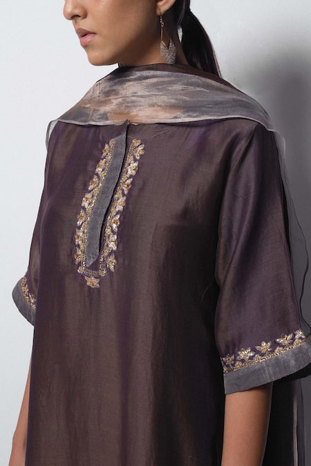 Bhavik Shah Brown Kurta Handwoven Chanderi Stole Chanderi Pant Cotton Set at Aza Fashions Bhavik Shah_Brown Kurta Handwoven Chanderi Stole Chanderi Pant Cotton Set _at_Aza_Fashions