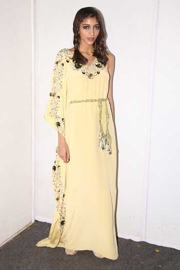 Buy_Payal Singhal_Yellow Crepe Embroidery Thread And Sequin V Neck Jihan Kaftan With Belt _Online_at_Aza_Fashions