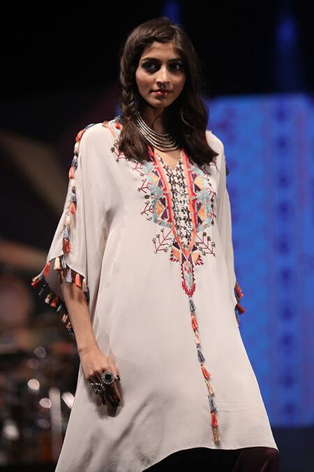 Payal Singhal_Beige Crepe Embroidered V Neck Saneh Kaftan And Pant Set _at_Aza_Fashions