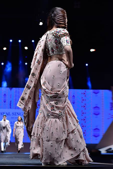 Payal Singhal_Pink Georgette Embroidered Geometric Motif V Neck Zila Saree And Choli Set _Online_at_Aza_Fashions