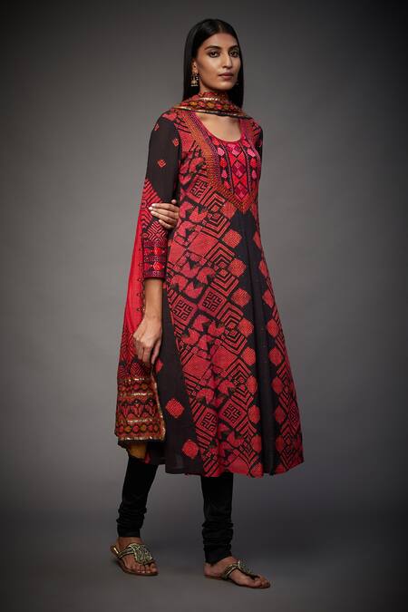 RI.Ritu Kumar Black Printed Geometric Round Kurta Set Online at Aza Fashions RI.Ritu Kumar_Black Printed Geometric Round Kurta Set_Online_at_Aza_Fashions