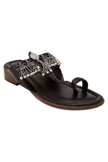 5elements Ghunghroo Embellished Kolhapuri Flats