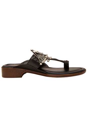 5elements Black Ghunghroo Embellished Kolhapuri Flats Online at Aza Fashions 5elements_Black Ghunghroo Embellished Kolhapuri Flats _Online_at_Aza_Fashions