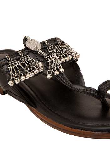 Shop 5elements Black Ghunghroo Embellished Kolhapuri Flats Online at Aza Fashions Shop_5elements_Black Ghunghroo Embellished Kolhapuri Flats _Online_at_Aza_Fashions