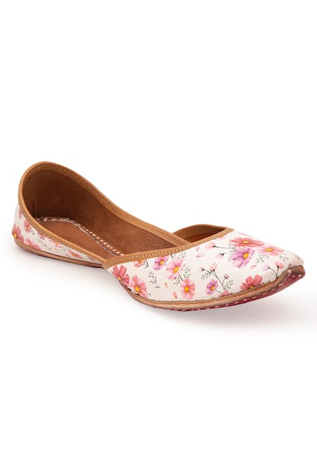 5Elements Floral Print White Juttis 
