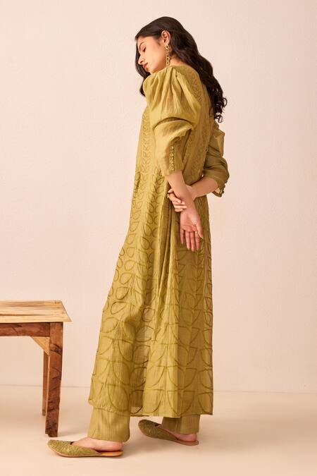 Buy_The Right Cut_Green Chanderi Silk Floral Motifs Round Khaleesi Kurta And Pant Set_Online_at_Aza_Fashions