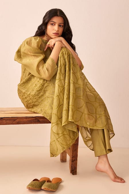 Shop_The Right Cut_Green Chanderi Silk Floral Motifs Round Khaleesi Kurta And Pant Set_Online_at_Aza_Fashions