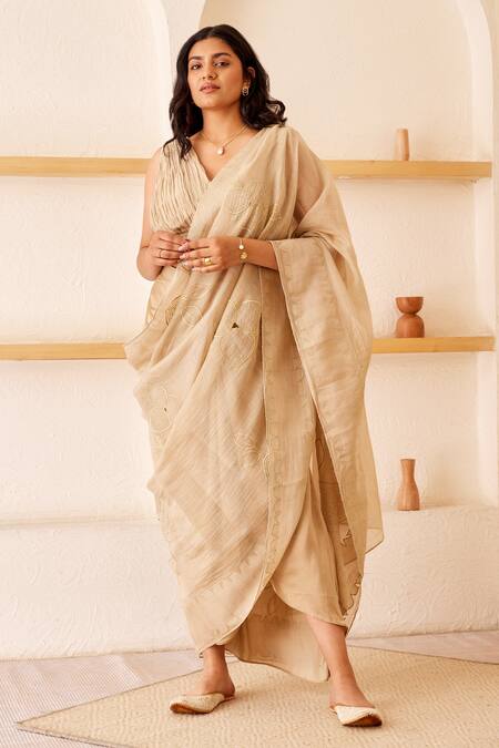 Buy_The Right Cut_Beige Chanderi Silk Floral Motifs V Neck Hannah Pre-draped Saree With Blouse _Online_at_Aza_Fashions