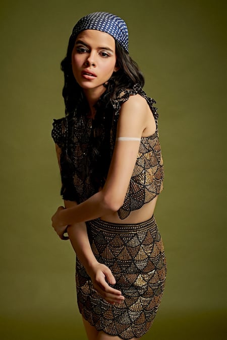 Shop Surily G Black Bead , Thread Embroidered Scallop Mini Skirt at Aza Fashions Shop_Surily G_Black Bead , Thread Embroidered Scallop Mini Skirt_at_Aza_Fashions