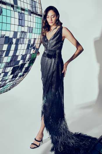 Not So Serious By Pallavi Mohan_Blue Tulle And Crepe Embellished Beads V Neck Kai Trail Gown _Online_at_Aza_Fashions