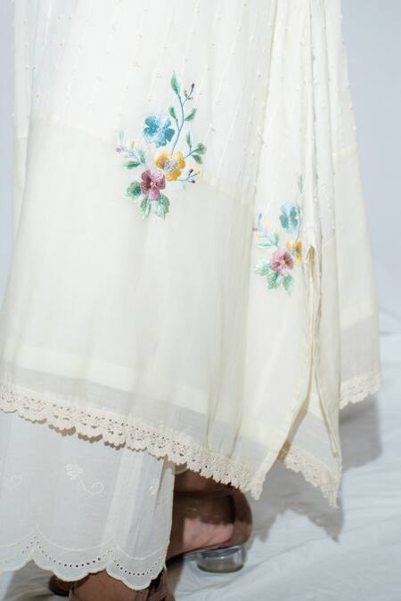 Shop Ewaz White Cotton, Voile Thread Work Boat Neck Embroidered Kurta Set Online at Aza Fashions Shop_Ewaz_White Cotton, Voile Thread Work Boat Neck Embroidered Kurta Set _Online_at_Aza_Fashions