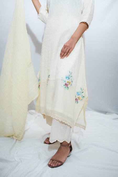 Ewaz White Cotton, Voile Thread Work Boat Neck Embroidered Kurta Set at Aza Fashions Ewaz_White Cotton, Voile Thread Work Boat Neck Embroidered Kurta Set _at_Aza_Fashions