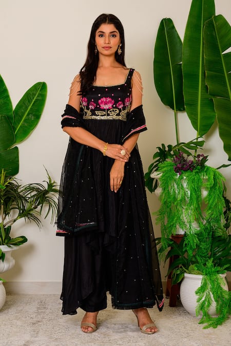 Label Kritika Kataria Black Silk Embroidery Sequin And Beads Square Neck Kurta Pant Set 
