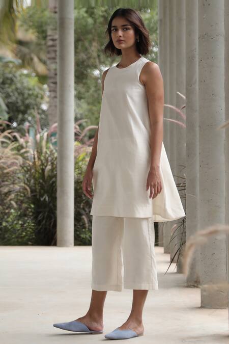 Shop The Summer House White Handwoven Chanderi Round Nailah Tunic And Pant Set Online at Aza Fashions Shop_The Summer House_White Handwoven Chanderi Round Nailah Tunic And Pant Set _Online_at_Aza_Fashions