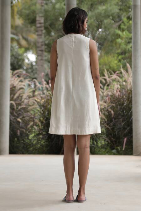 The Summer House White Handwoven Chanderi Round Nailah Tunic And Pant Set at Aza Fashions The Summer House_White Handwoven Chanderi Round Nailah Tunic And Pant Set _at_Aza_Fashions