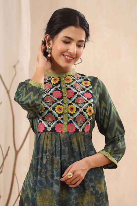 Shop_Kameez_Green Cotton, Muslin Floral Motifs Mandarin Serene Garden Printed Kurta Set _Online_at_Aza_Fashions