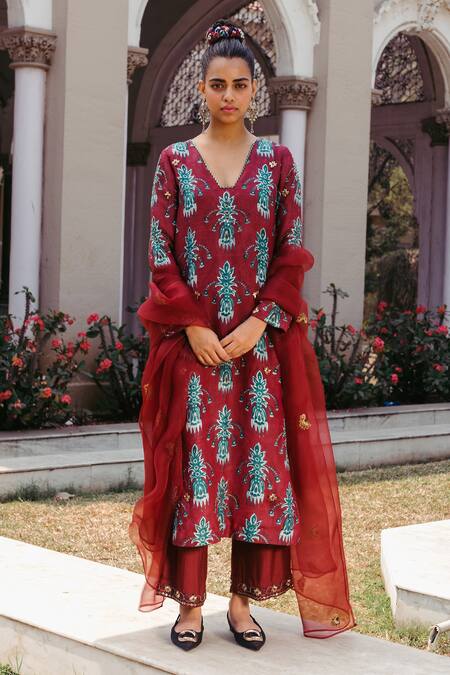 Shop Jodi Red Mulberry Silk Bead Work, Block Print, Sequins Tajdar Kurta And Pant Set at Aza Fashions Shop_Jodi_Red Mulberry Silk Bead Work, Block Print, Sequins Tajdar Kurta And Pant Set_at_Aza_Fashions