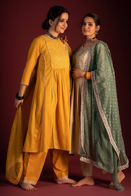 Pants And Pajamas_Yellow Kota Brahspati Foil Print Dupatta_Online_at_Aza_Fashions