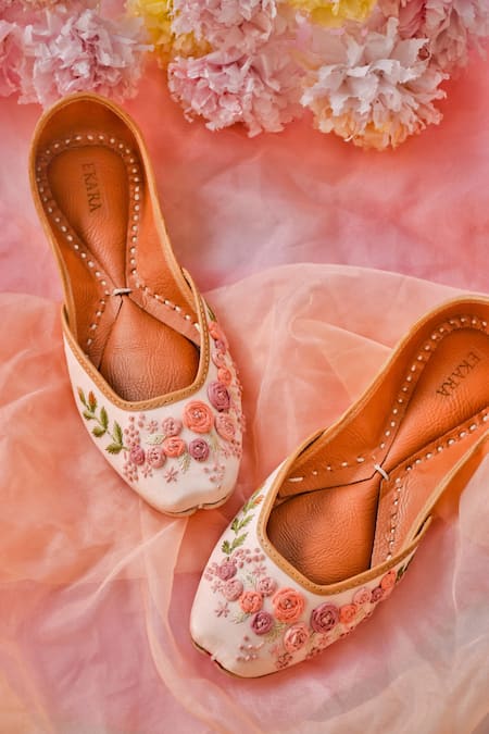 House Of Ekara Pink Flora Embroidered Juttis Online at Aza Fashions House Of Ekara_Pink Flora Embroidered Juttis _Online_at_Aza_Fashions